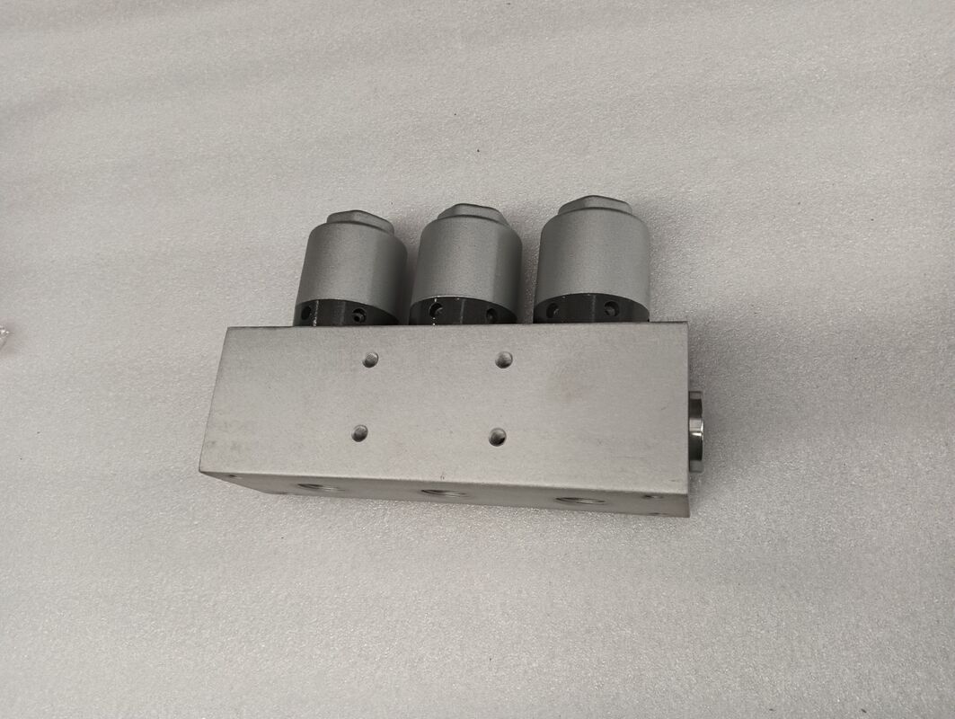 Cleaning vehicle triple plug-in valve pneumatic door valve water circuit pneumatic valve switch