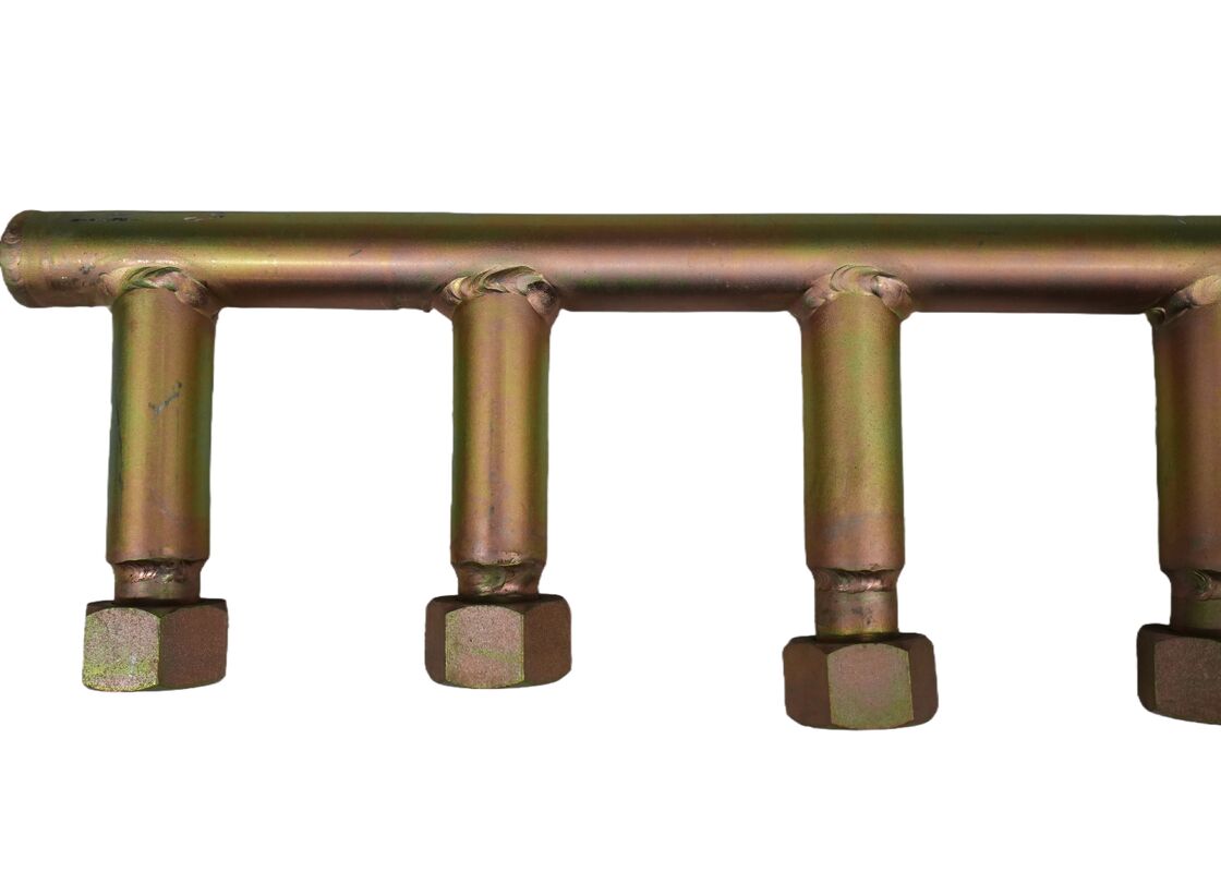 The cleaning vehicle's main water distribution pipe has 8 branches that can be connected to water pipes