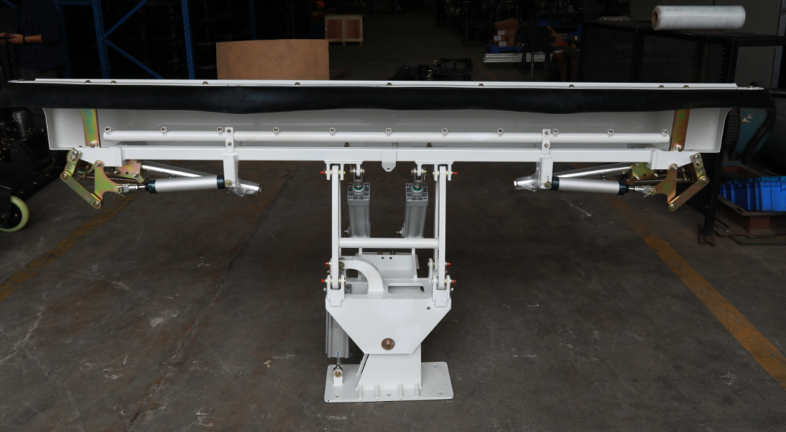 Front-Mounted Spray Rack for Zoomlion’s Large Water Sprinkler – Street/Road Stain Removal