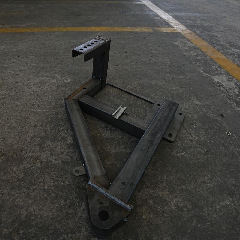 Steel Material Suction Nozzle Mounting Bracket with 12kg Weight for OEM Customizable Sweeper Weldment